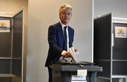 Il politico di estrema destra Geert Wilders al voto all'Aia 1