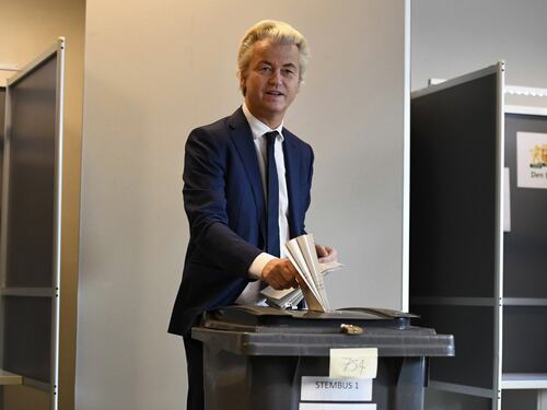 Il politico di estrema destra Wilders al voto all'Aia