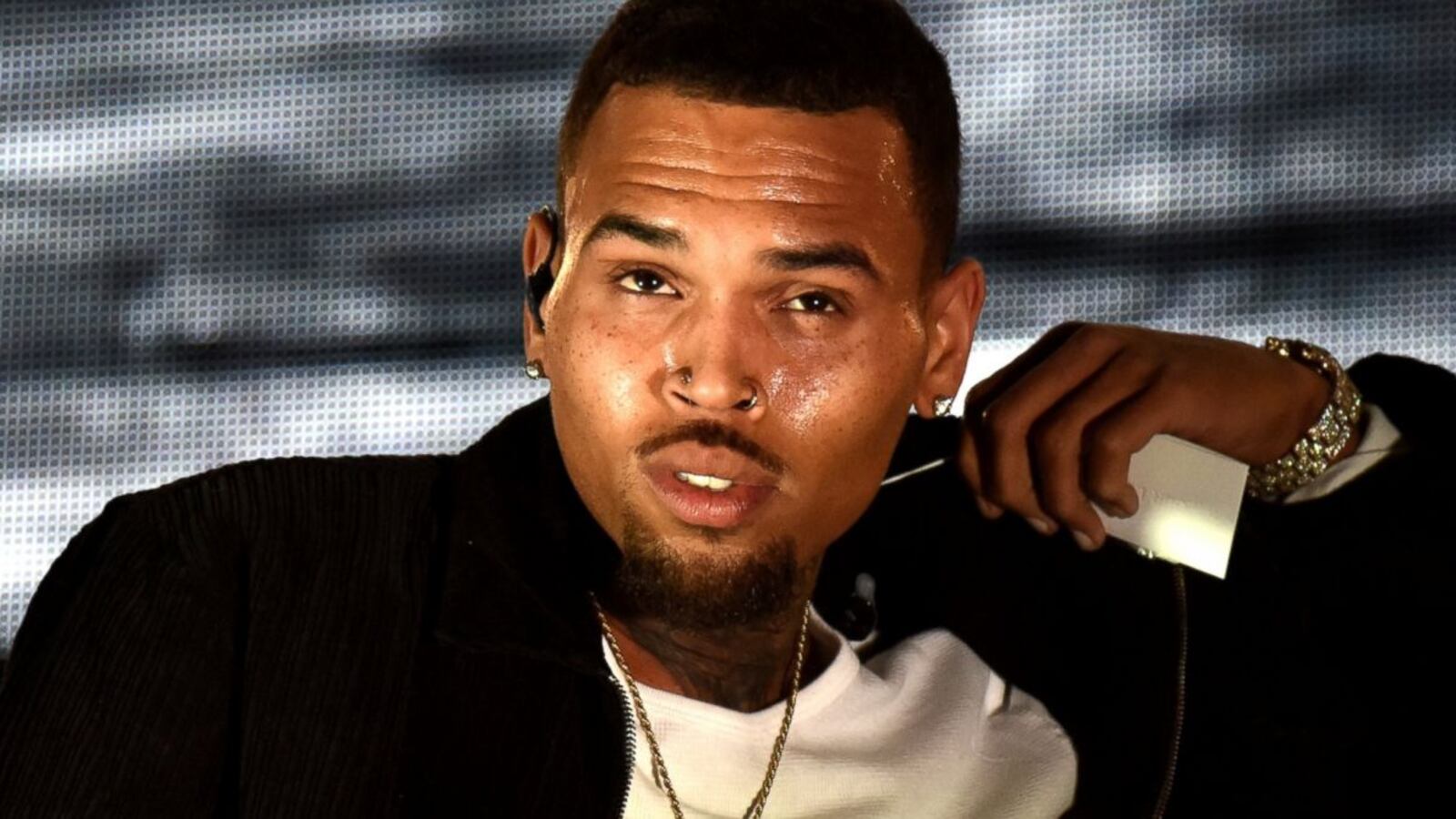 Polizia a casa di Chris Brown dopo la richiesta d'aiuto di una donna al 911