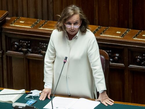 Musumeci stana Conte. Il governo immobile piegato dalle Regioni