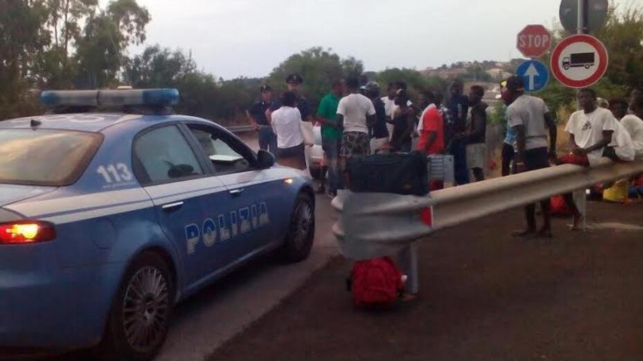 Gli immigrati si lamentano persino delle zanzare