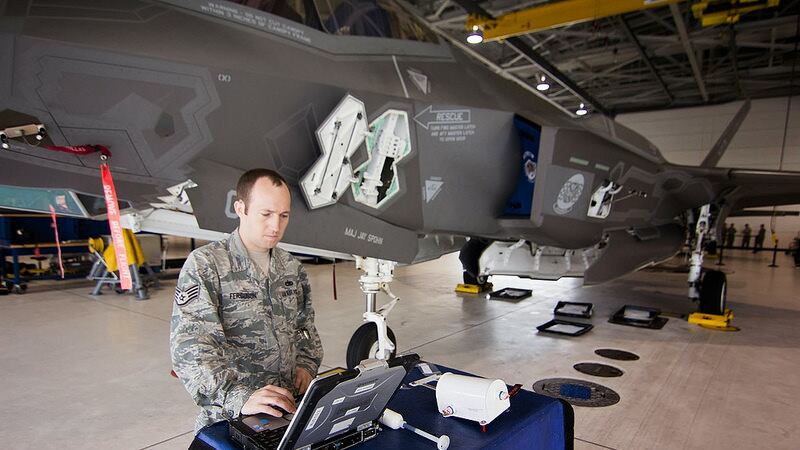 F-35, intelligenza artificiale a rischio hacker
