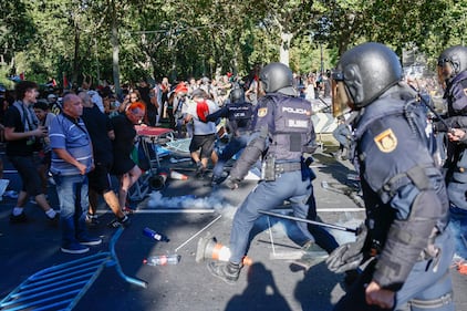 Proteste pro Palestina alla Vuelta, tensioni e cariche: ecco le immagini degli scontri di Madrid 24