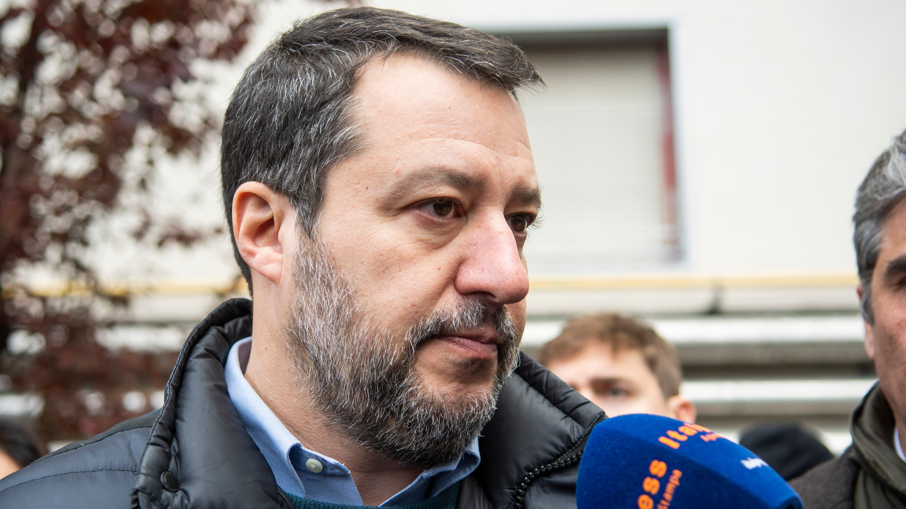 Il gesto di Salvini per ringraziare chi ha fatto arrestare i rapinatori del figlio