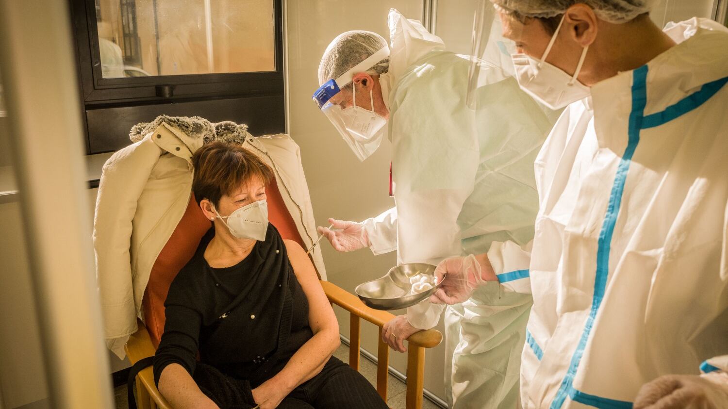 Ippolito, Spallanzani: “Vietare ristoranti e aerei a chi non si vaccina”