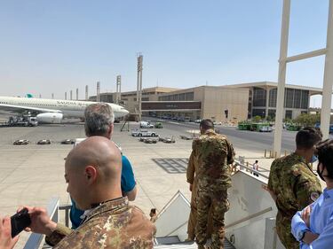 L'aereo militare dell'Aeronautica fermo in pista Arabia Saudita 6