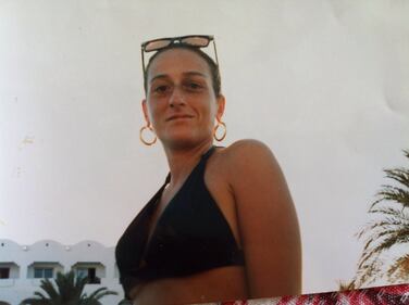 La polizia ispeziona il fosso dove è stato trovato il cadavere della ex modella 4