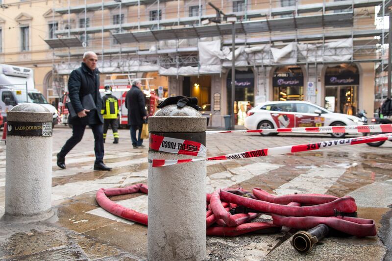 Palazzo in fiamme nel centro storico di Milano 1