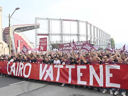 "Cairo Vattene". Tifosi del Torino in corteo, c'è anche Baricco