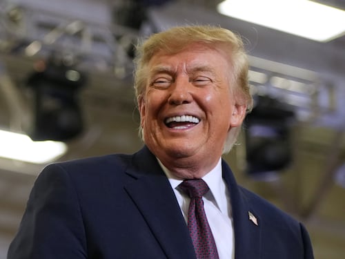 Trump si intesta la vittoria dell’alleato. E prepara i raid in Iran