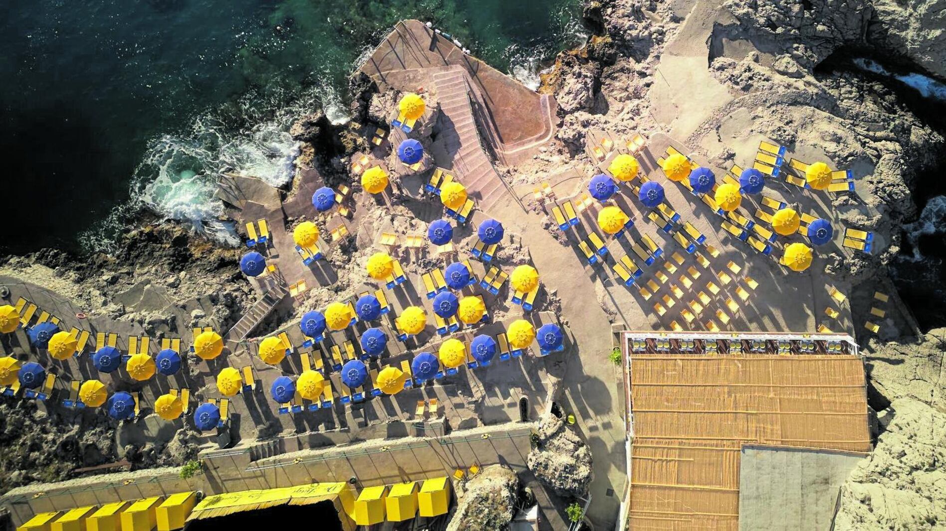 Lo stile inconfondibile di Luisa Spagnoli sbarca sulle spiagge dell'isola di Capri