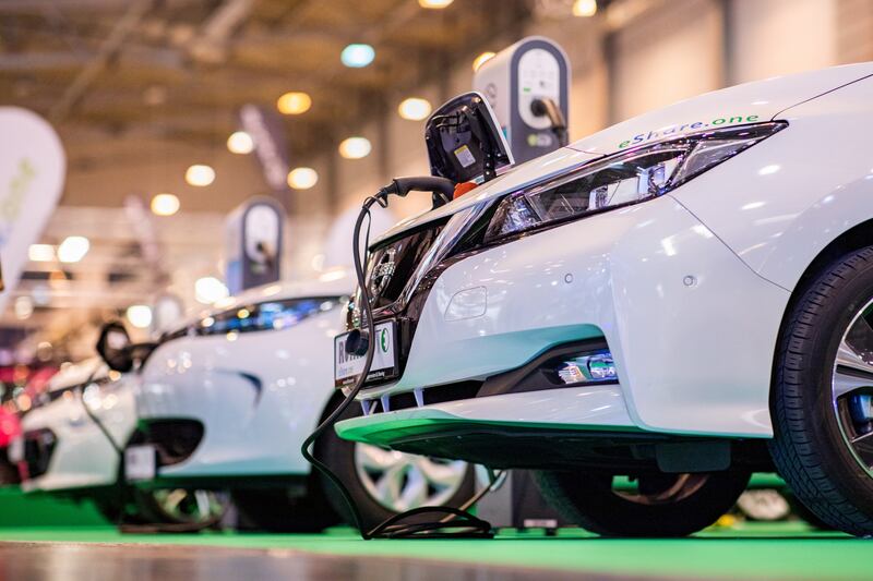 Auto elettriche, servono 1.000 miliardi