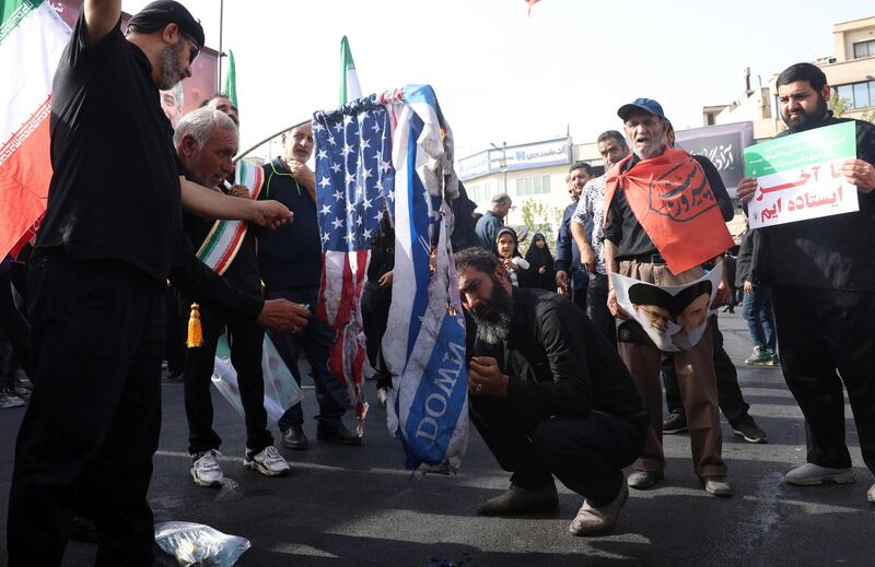 Teheran scende in piazza per i funerali dei "martiri" della guerra dei 12 giorni 17