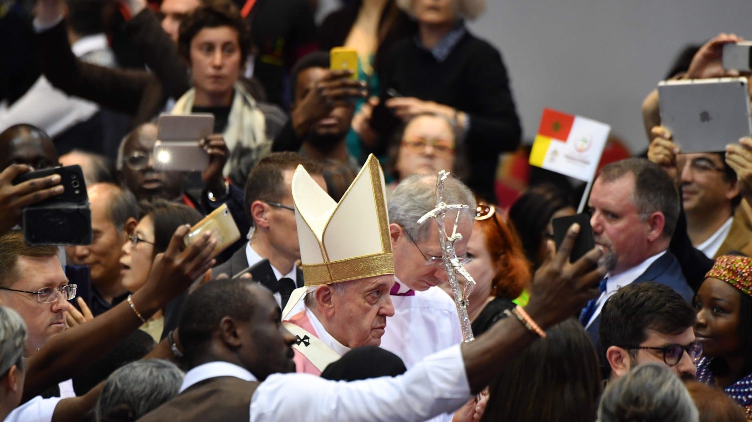 Papa Francesco: "Serve rispetto, non dite più migrante"