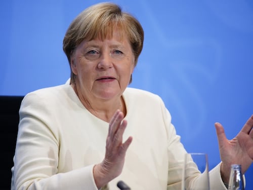 Via ai test rapidi nelle scuole. Merkel: "Le vacanze? In Italia"