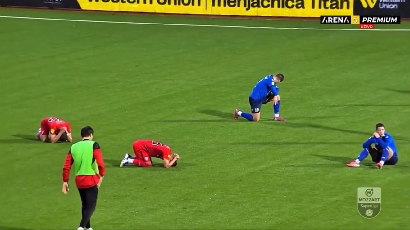 Calcio serbo sotto choc: allenatore si accascia e muore in campo. Ecco cosa è successo