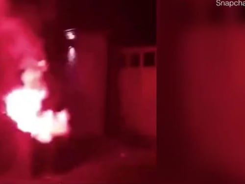 Fumogeni ultrà contro la casa del vicepresidente del Manchester United