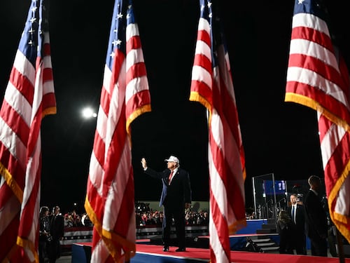 Midterm, Donald sborsa 400 milioni