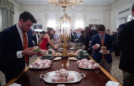 Donald Trump e la cena fast food 5