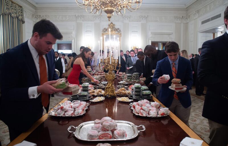 Donald Trump e la cena fast food 5