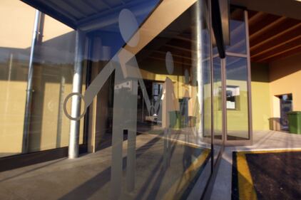 Adro, la rimozione dei cartelli con il Sole delle Alpi 8