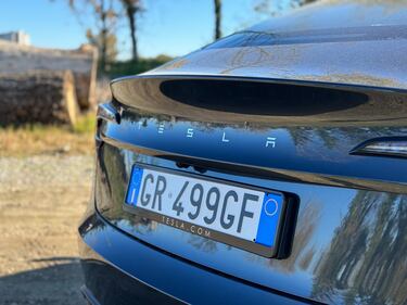 Tesla Model 3 Highland 2024: guarda la gallery  6