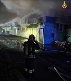 Incendio al centro commerciale a Castel Romano 3