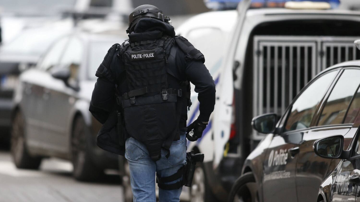 Valls: "Non esclusi attacchi batteriologici". Nuovi blitz in Belgio