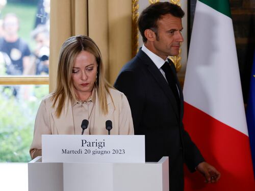 I problemi interni nascosti e la trappola francese evitata dalla Meloni