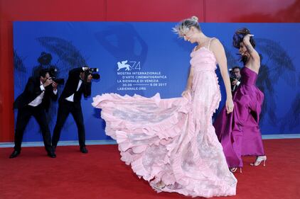 Isabeli Fontana sul red carpet di Venezia 1