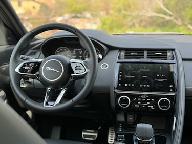 Jaguar E-Pace P300e PHEV: guarda la gallery del SUV premium plug-in 11