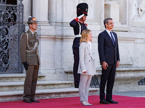 Migranti, accordo Italia-Grecia. Meloni: "Insieme per consolidare cambio approccio Ue"