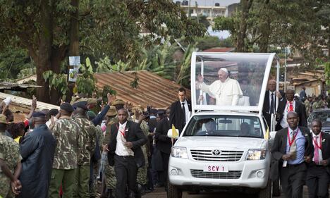 Bergoglio tra gli ultimi del mondo 12