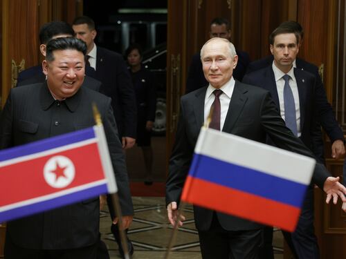 "Immediata assistenza militare". Kim firma il trattato di partenariato con Putin