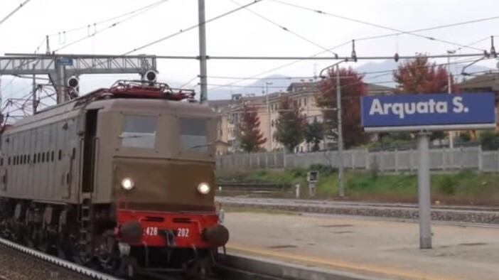 Treno si guasta 2 volte, ritardo di 200 minuti: aggredito capotreno