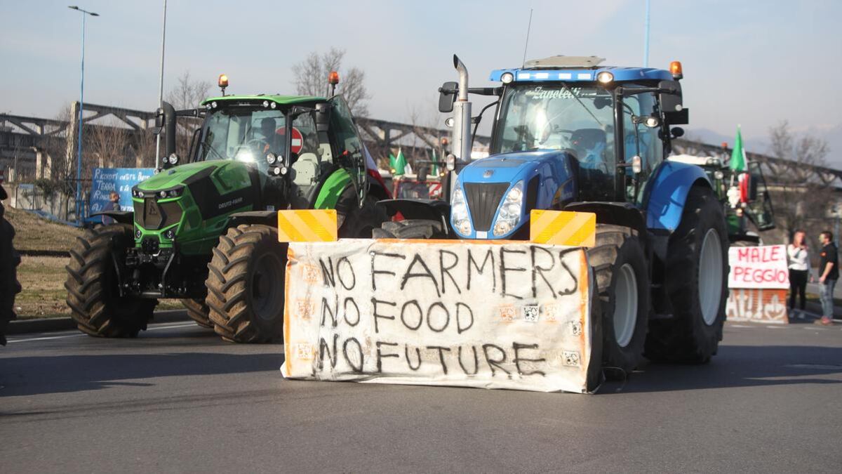 Trattori in presidio, agricoltori pronti per un'altra settimana di proteste