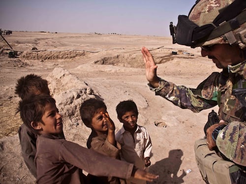 Quello che i buonisti dimenticano: i militari muoiono pure per loro