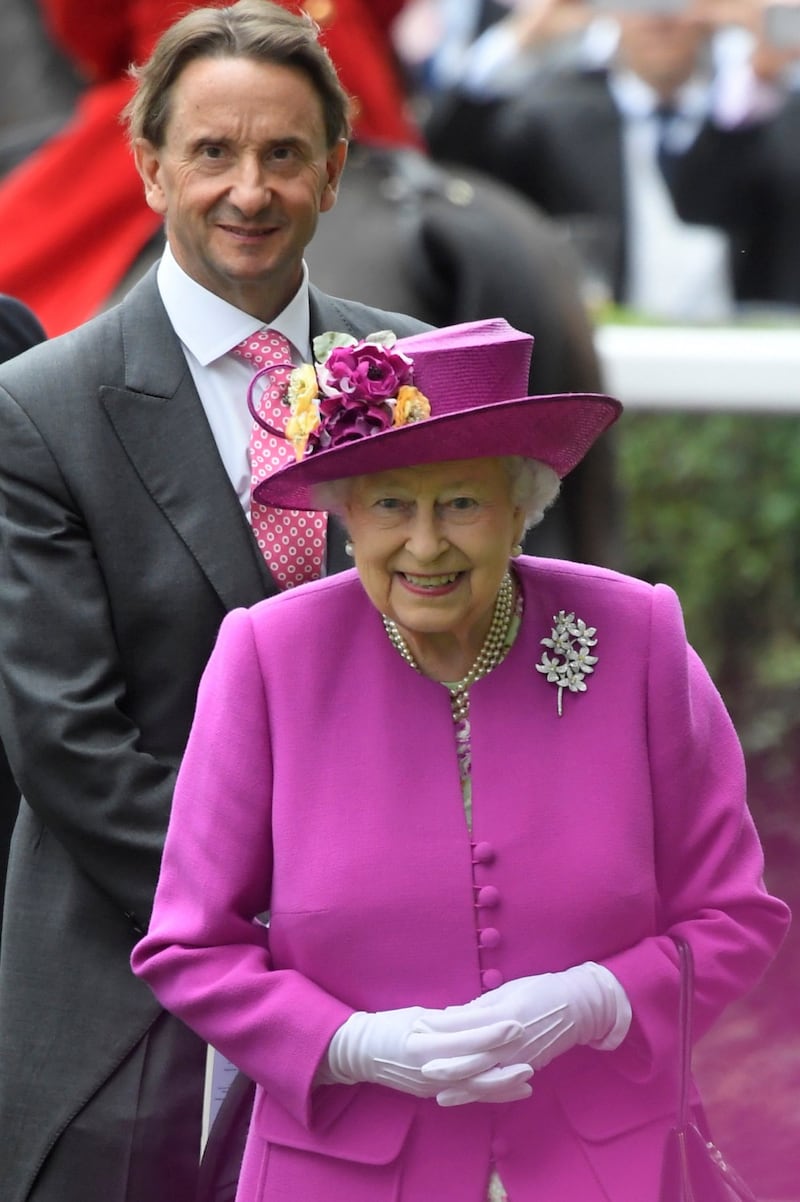 Kate Middleton ed Elisabetta II, stili a confronto 26