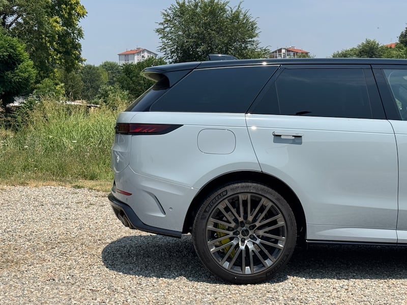 Range Rover Sport SV: guarda le foto 9