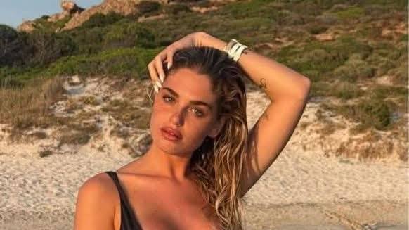 Chi è Caroline Tronelli, la donna che ha conquistato Stefano de Martino