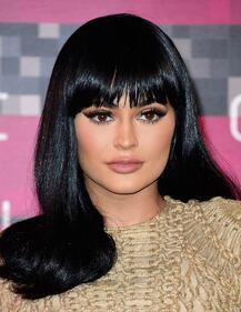 Kylie Jenner topless sui social 15