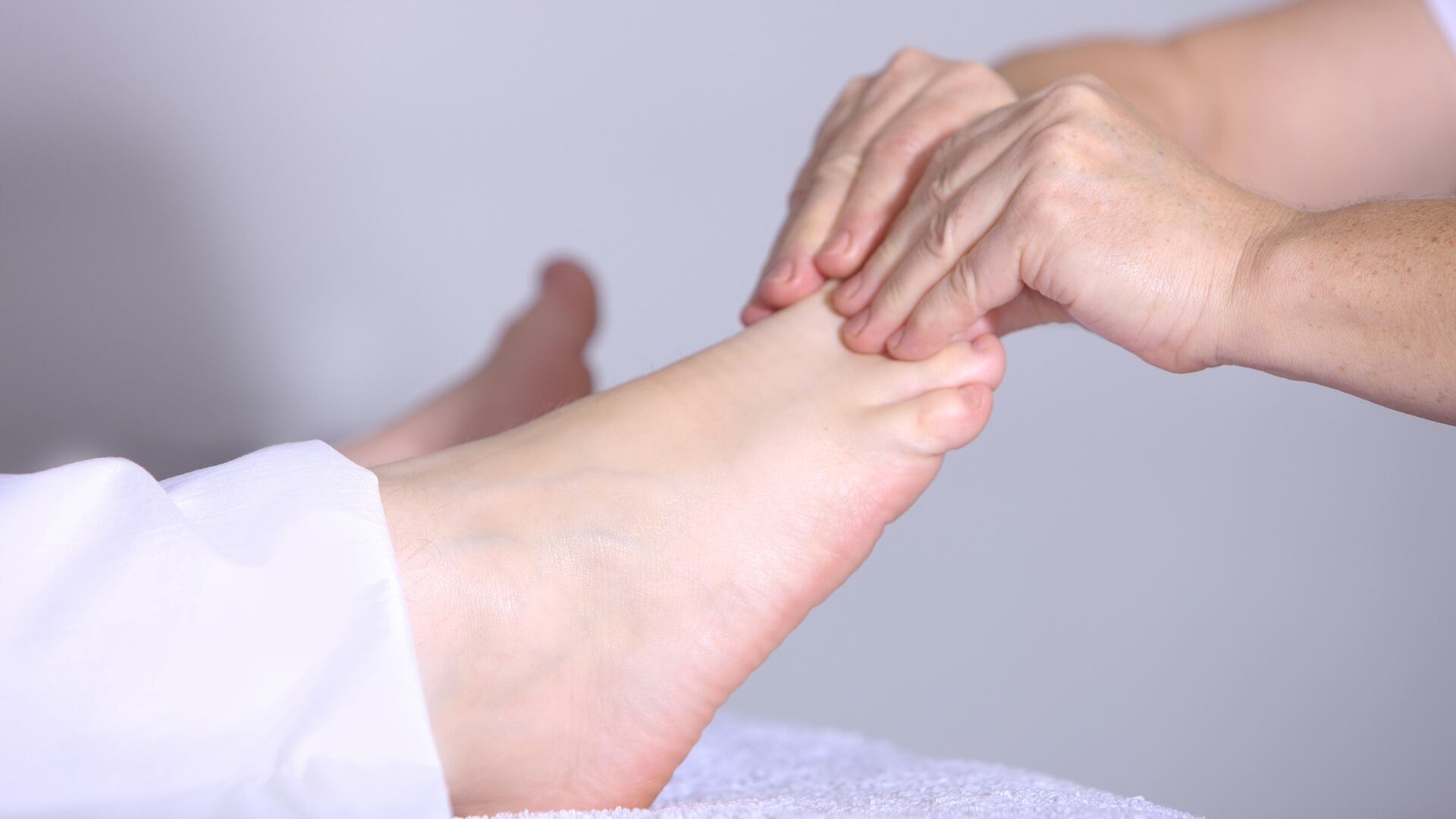 Ritenzione idrica e gonfiore: i rimedi naturali per le over 60