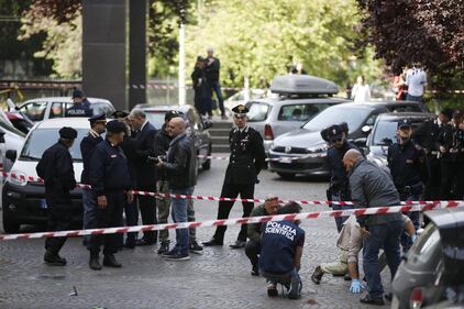 Roma, esplosione in strada: ordigno rudimentale nel parcheggio delle Poste 11