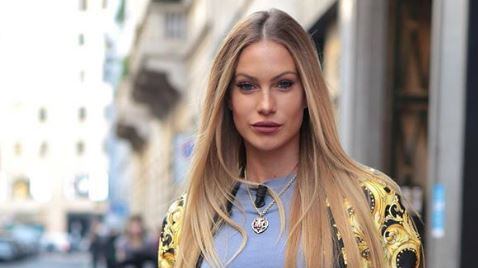Isola dei Famosi, Taylor Mega toccata nel vivo: "I tuoi capezzoli hanno vita propria"
