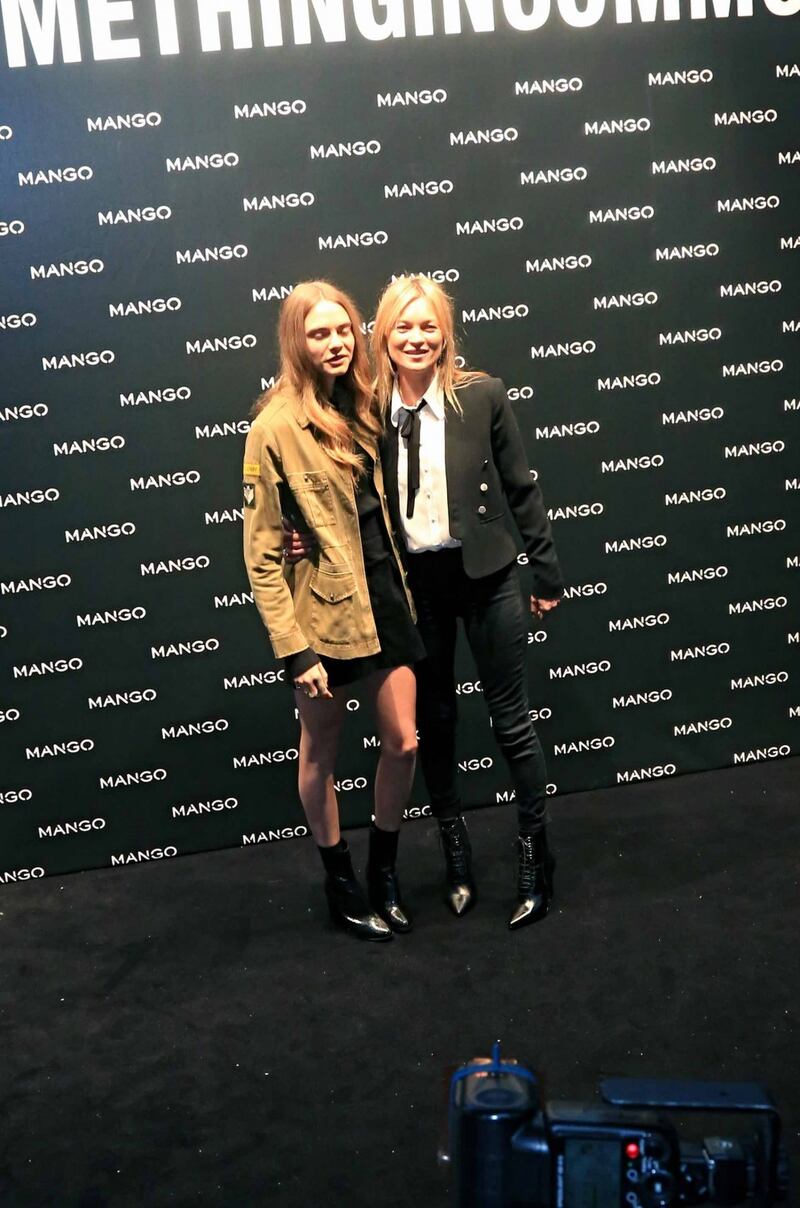 Cara Delevingne e Kate Moss a Milano, folla in delirio 5