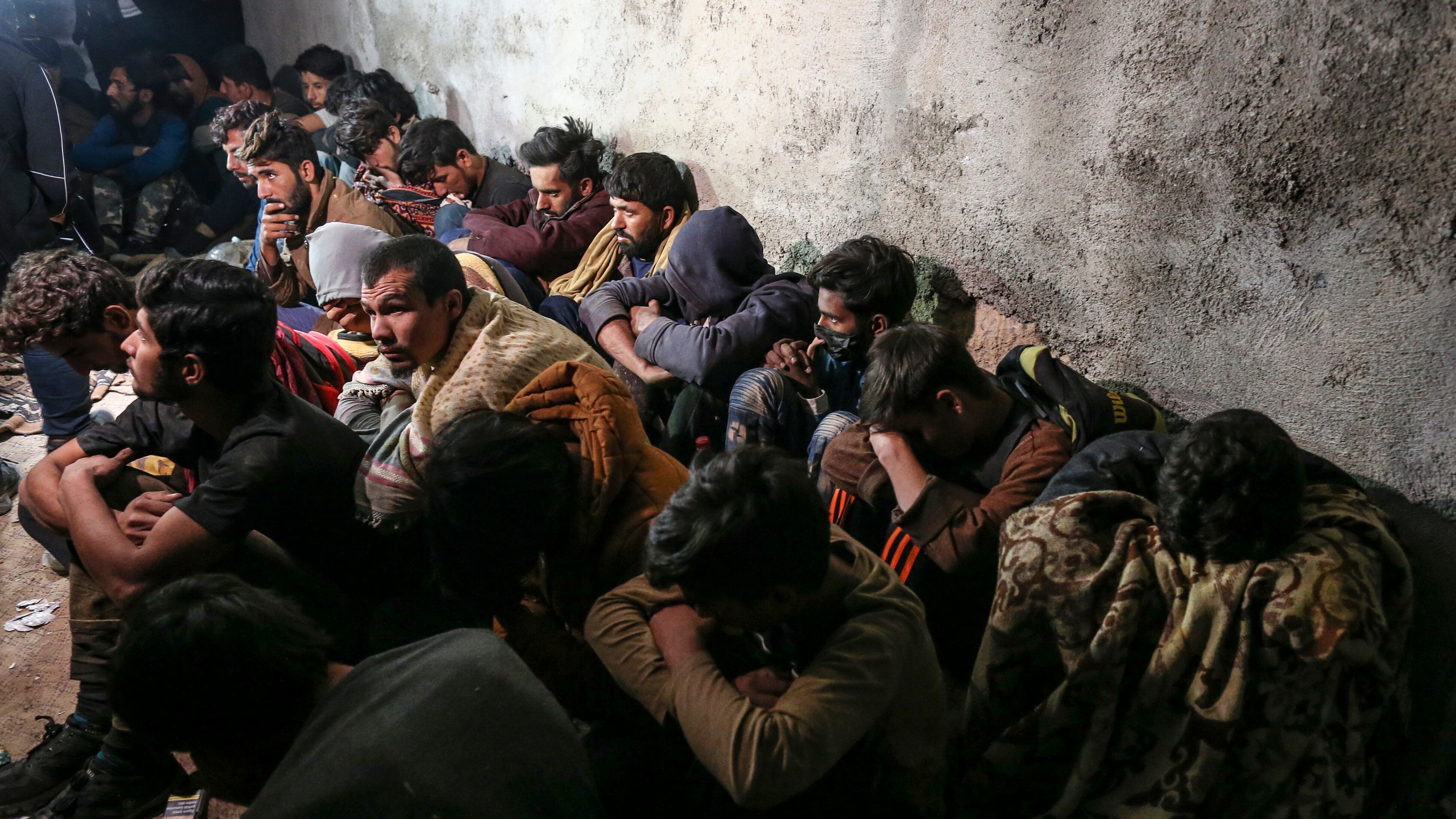 Maxisbarco a Lampedusa, sui migranti segni di tortura