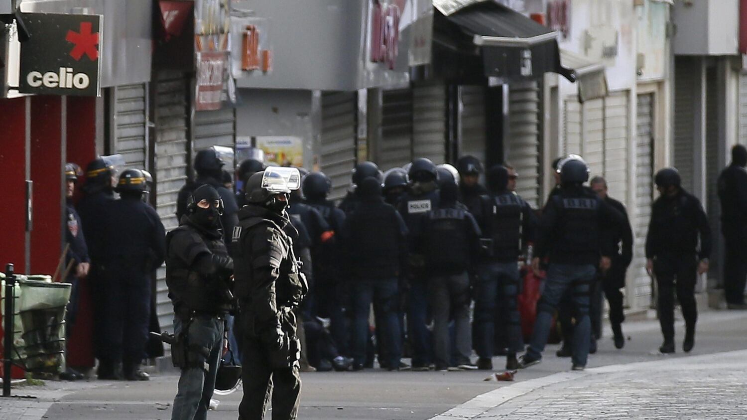 Parigi, raid nel covo dei jihadisti: "Erano pronti a colpire ancora"