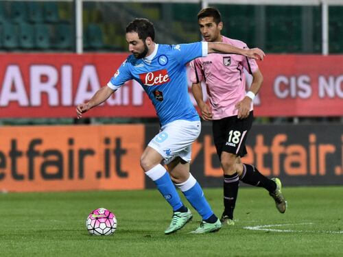 Il Napoli vince a Palermo e torna a -3 dalla Juventus