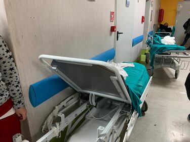 Pronto soccorso devastato dai parenti del 15enne ucciso a Napoli 6