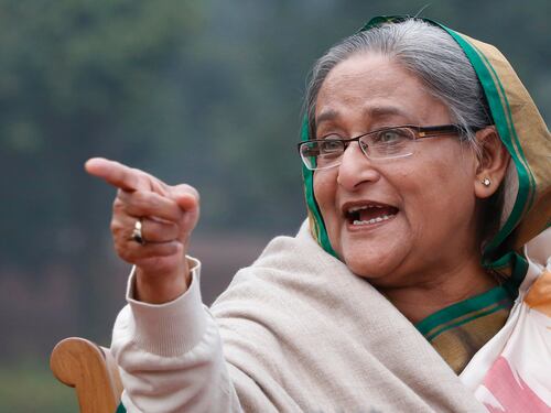Rivolta in Bangladesh, la premier si dimette e fugge